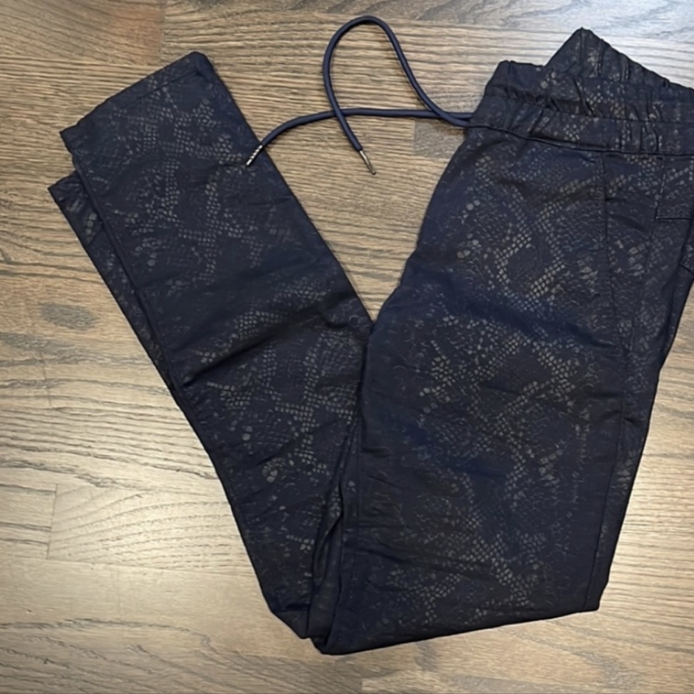 Bevy Flog Navy Shely Python Snakeskin Joggers 24 … - image 3